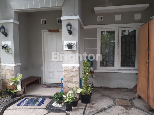 image RUMAH SIAP HUNI,TERAWAT (1,5 LANTAI) TERLETAK DI PURIMAS  SURABAYA SELATAN (1)