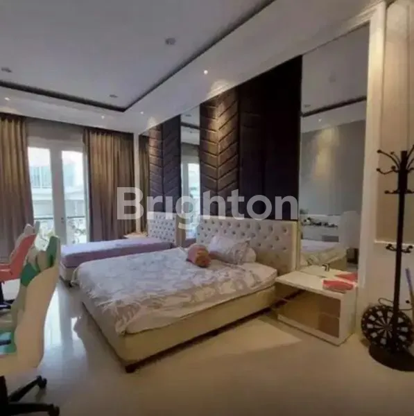 image RUMAH MEWAH PAKUWON CITY WITH SWIMMING POOL (2)