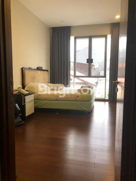 image RUMAH CANTIK TAMAN ARIES, BANGUNAN 3,5 LANTAI, TURUN HARGA 5,5M MENJADI 4.950M MASIH NEGO (8)