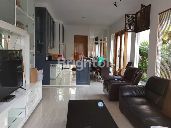 image RUMAH MEWAH PLUS KOLAM RENANG DI ARAYA IXORA MALANG (2)