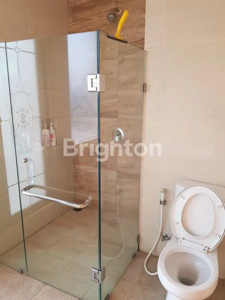 image RUMAH MEWAH PLUS KOLAM RENANG DI ARAYA IXORA MALANG (3)