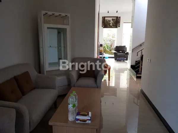 image RUMAH MEWAH PLUS KOLAM RENANG DI ARAYA IXORA MALANG (4)