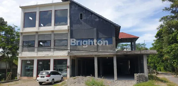 TEMPAT USAHA STRATEGIS, PINGGIR JLN, DI BLITAR