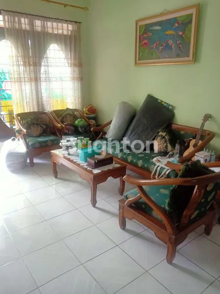 image RUMAH 1,5 LANTAI DI LINGKUNGAN NYAMAN DENGAN ROW LEBAR +  TENGAH KOTA (7)