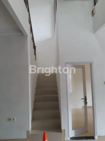 image RUMAH 2 LANTAI TENGAH KOTA,FULL RENOVASI DEKAT EXIT TOL SIDOARJO,DAERAH STRATEGIS,DEKAT RS DELTA SURYA,LIPPO PLAZA,DAN HOTEL (8)