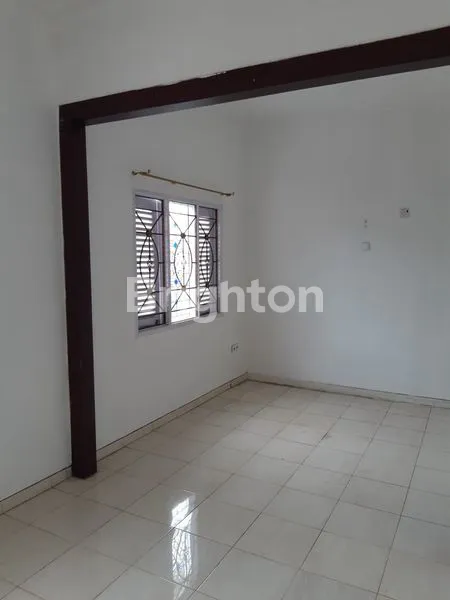 image RUMAH 2 LANTAI TENGAH KOTA,FULL RENOVASI DEKAT EXIT TOL SIDOARJO,DAERAH STRATEGIS,DEKAT RS DELTA SURYA,LIPPO PLAZA,DAN HOTEL (3)