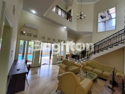 image RUMAH MEWAH FULL FURNISED DENGAN KOLAM RENANG (6)