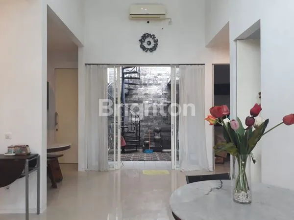 image RUMAH MURAH CITRALAND SURABAYA BARAT. FULL FURNISH. SIAP HUNI. DEKAT UC UNIVERSITAS CIPUTRA. BERSIH TERAWAT. TINGGAL BAWA KOPER (7)