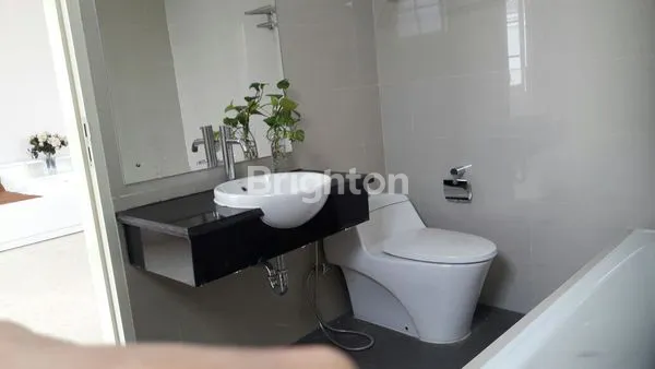 image RUMAH RAPIH NYAMAN DI OPULANCE  GREENLAKE SUNTER (2)