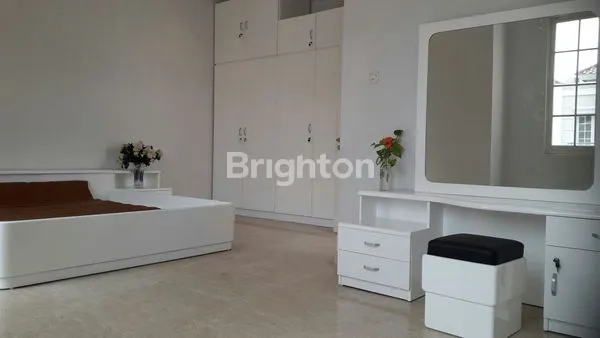 image RUMAH RAPIH NYAMAN DI OPULANCE  GREENLAKE SUNTER (3)