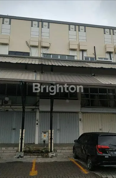 RUKO 3 LANTAI GRAHA LOOP HADAP JALAN RAYA SAMPING KE GRAHA FAMILY.