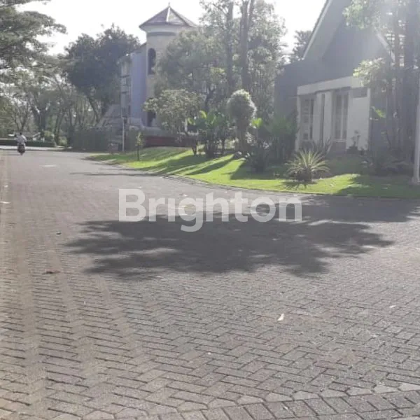 image RUMAH GOLF AVENUE CITRALAND, DESIGN MINIMALIS 2LANTAI CIAMIK (3)