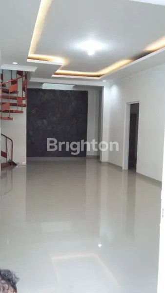 image RMH TGH KOTA  .,100 MTR  KE JAVA MALL , 5 MNT  KE HOTEL DAN APARTEMEN  START , 10 MNT  KE METRO SPROT CLUB , 10 .MNT KE JL MT   HARYONO DAN JL SRIWIJAYA , 5 MNT  KE JL DR WAHIDIN . (3)