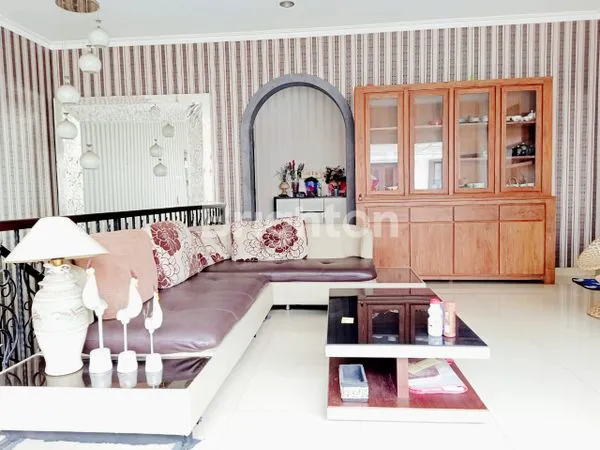 image MURAH !!! HUNIAN ASRI DAN NYAMAN 2 LANTAI FULL FURNISH, ADA KOLAM RENANG, PERUMAHAN  CASAGRANDE MAGUWOHARJO DEPOK SLEMAN JOGYAKARTA (7)