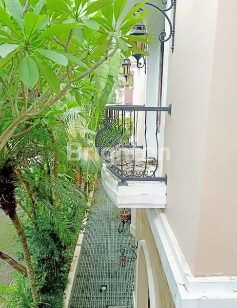 image MURAH !!! HUNIAN ASRI DAN NYAMAN 2 LANTAI FULL FURNISH, ADA KOLAM RENANG, PERUMAHAN  CASAGRANDE MAGUWOHARJO DEPOK SLEMAN JOGYAKARTA (6)