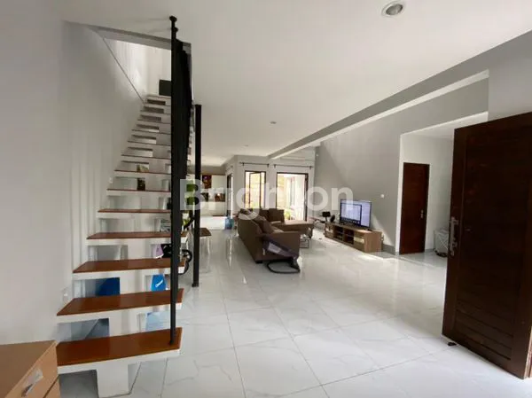 image MINIMALIS MODERN CANTIK TERAWAT (5)