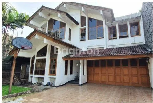 HITUNG TANAH - TURUN HARGA RUMAH SIAP HUNI, NYAMAN, PUSAT KOTA, BISA UNTUK USAHA