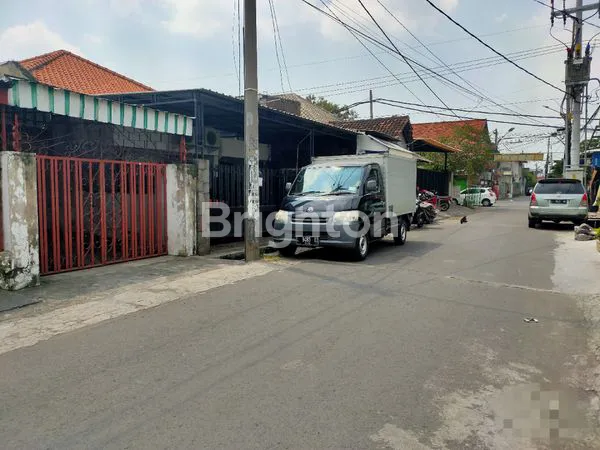 image RUMAH LAMA SIAP HUNI KONDISI TERAWAT DI DAERAH PETEMON SIDOMULYO (2)