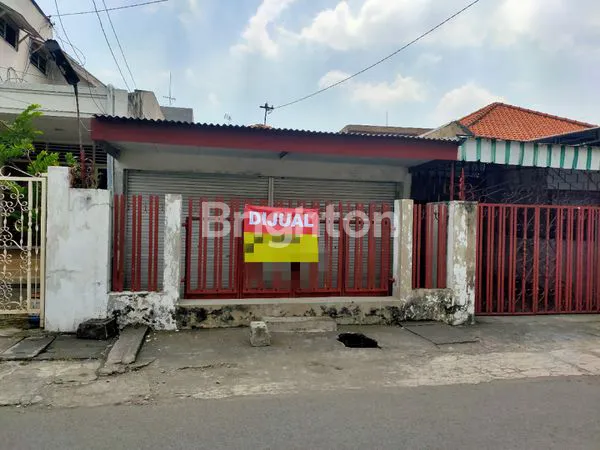 image RUMAH LAMA SIAP HUNI KONDISI TERAWAT DI DAERAH PETEMON SIDOMULYO (1)
