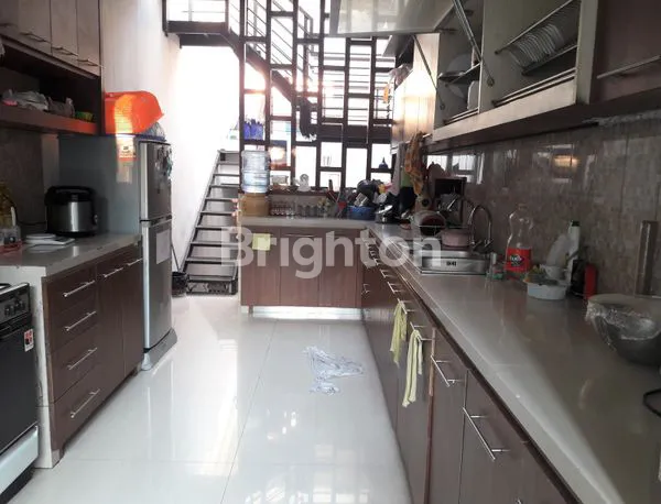 image RUMAH ASRI DI KOMPLEK ELIT SETRA DUTA BANDUNG UTARA (8)