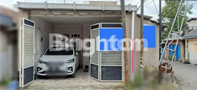 image RUMAH KOS KOSAN DI HOOK,3 KAMAR KOSSAN DAN 3 KAMAR MANDI DALAM,1 TEMPAT USAHA,ADA CARPORTNYA,DEKAT CITO (1)