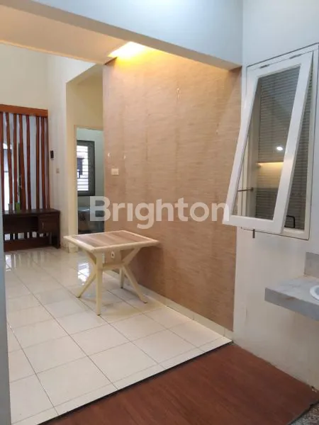 image RUMAH MINIMALIS TERAWAT SEMI FURNISH DI PURIMAS SURABAYA (2)
