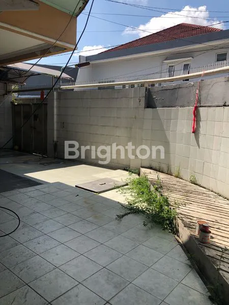 image RUMAH HOOK 2LANTAI DARMO INDAH BARAT (5)