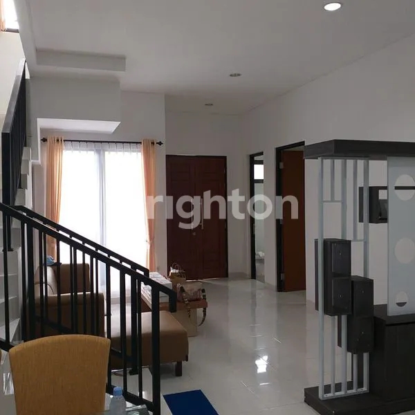 image SIAP HUNI RUMAH BARU SEMI FURNISHED PERMATA SAFIRA HARGA 1M-AN NEGO (1)