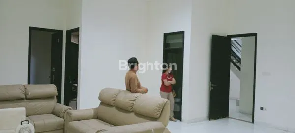 image RUMAH 2 LANTAI SIAP HUNI DI GAYUNGSARI (3)