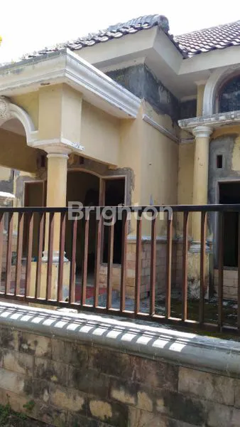 image RUMAH PERLU SENTUHAN CAT,DENGAN BENTUK MINIMALIS (1)