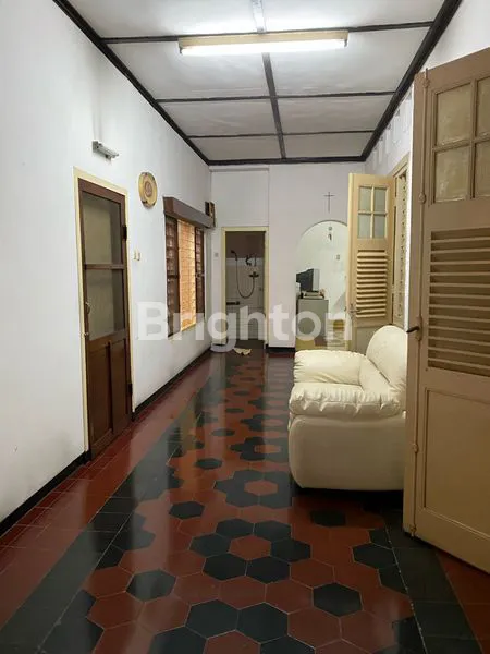image RUMAH COMMERCIAL AREA DI JL ARGOPURO DEKAT PENGADILAN TINGGI SURABAYA  (5)