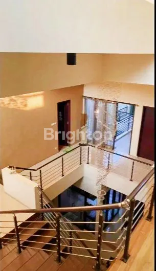 image JUAL CEPAT!! RUMAH MEWAH 3 LT LOKASI STRATEGIS DI POROS JLN AREA SUHAT DEKAT KAMPUS² BESAR KOTA MALANG (8)