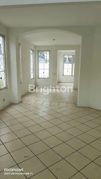 image RUMAH 2 LT DENGAN HALAMAN YANG LUAS DI LIPPO KARAWACI TANGERANG (5)