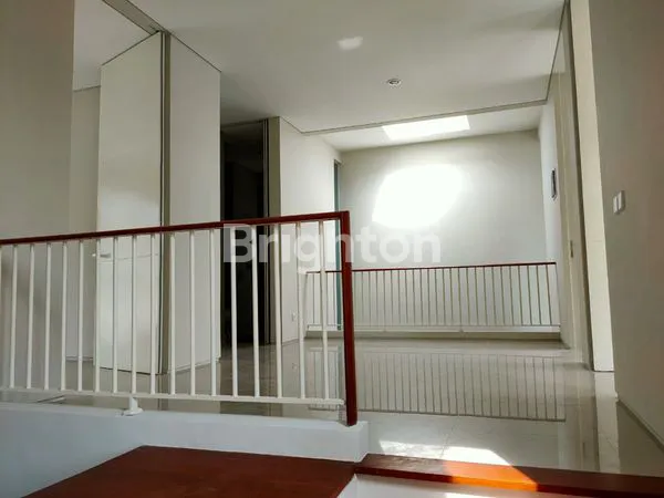 image RUMAH GREENLAKE CITRALAND BARU GRESS GA PERNAH DITEMPATIN (2)