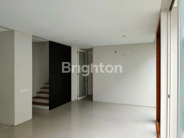 image RUMAH GREENLAKE CITRALAND BARU GRESS GA PERNAH DITEMPATIN (7)