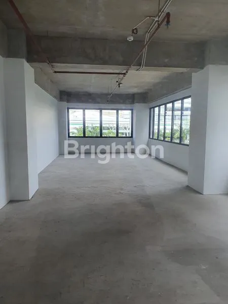 image CEPAT OFFICE SPAZIO TOWER LANTAI RENDAH UNIT CORNER (1)