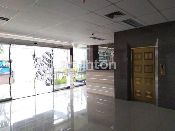 GEDUNG BARU DI MAMPANG , JAKARTA SELATAN.