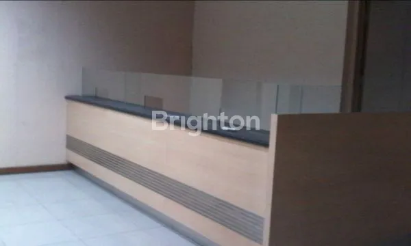 PUSAT KOTA AREA KOMERSIAL COCOK UNTUK BANK