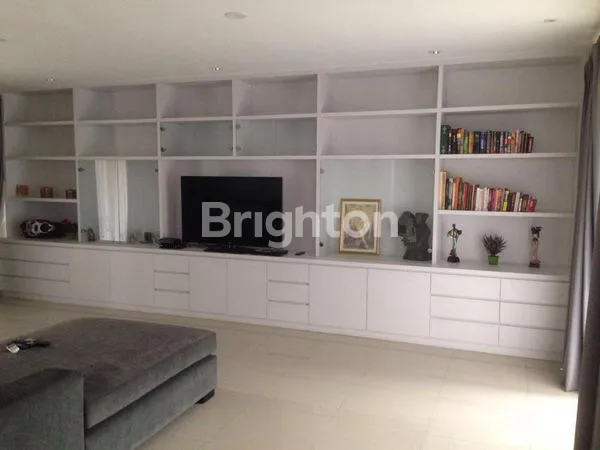 image RUMAH MENARIK FULL FURNISH JAKSEL (2)