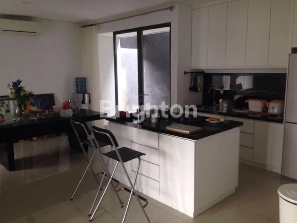 image RUMAH MENARIK FULL FURNISH JAKSEL (4)