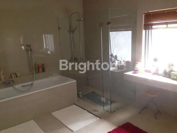 image RUMAH MENARIK FULL FURNISH JAKSEL (7)