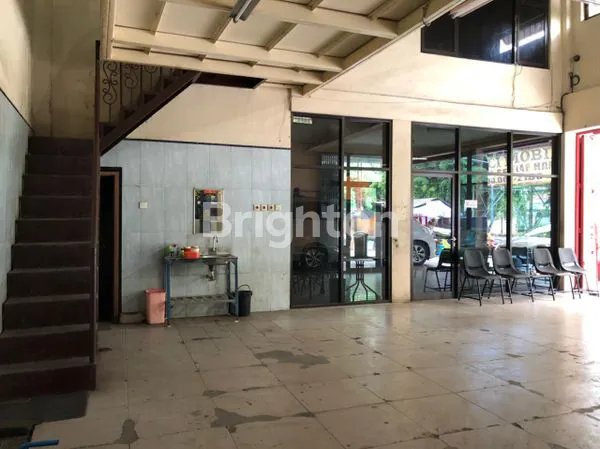 image RAYA TRENGGILIS (BEKAS SALON MOBIL & SHOWROOM MOBIL) (4)