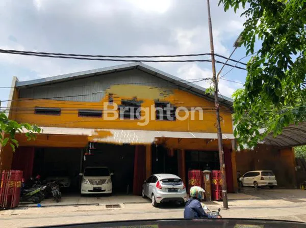 image RAYA TRENGGILIS (BEKAS SALON MOBIL & SHOWROOM MOBIL) (7)