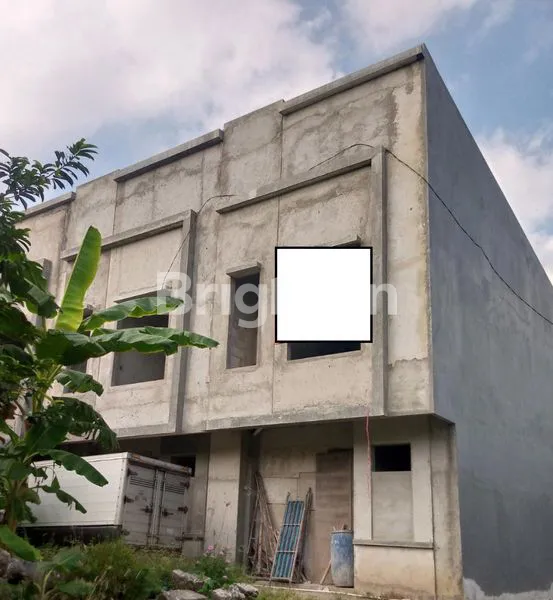 image RUMAH SIAP HUNI ADA 3 UNIT DI JL RAYA LABAN KULON GRESIK (1)