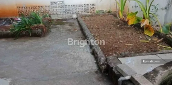 image RUMAH LUAS NAN ASRI DI JATIWARINGIN ASRI (3)