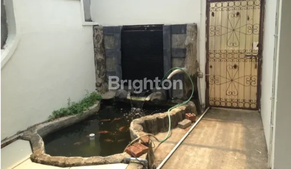 image RUMAH LUAS NAN ASRI DI JATIWARINGIN ASRI (2)