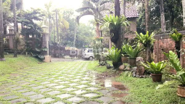 image RUMAH BERUPA VILLA ASRI YANG INDAH DI CIREUNDEU CIPUTAT TIMUR  (5)