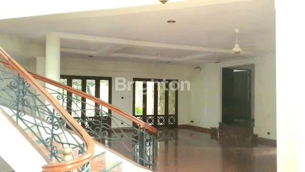 image RUMAH BERUPA VILLA ASRI YANG INDAH DI CIREUNDEU CIPUTAT TIMUR  (6)