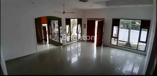 image RUMAH MEWAH BESAR  (4)