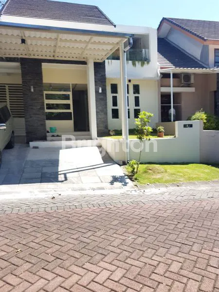 image EASTWOOD REGENCY CITRALAND SURABAYA BARAT, RUMAH MODERN MINIMALIS ADA SWIMMING POOL (1)